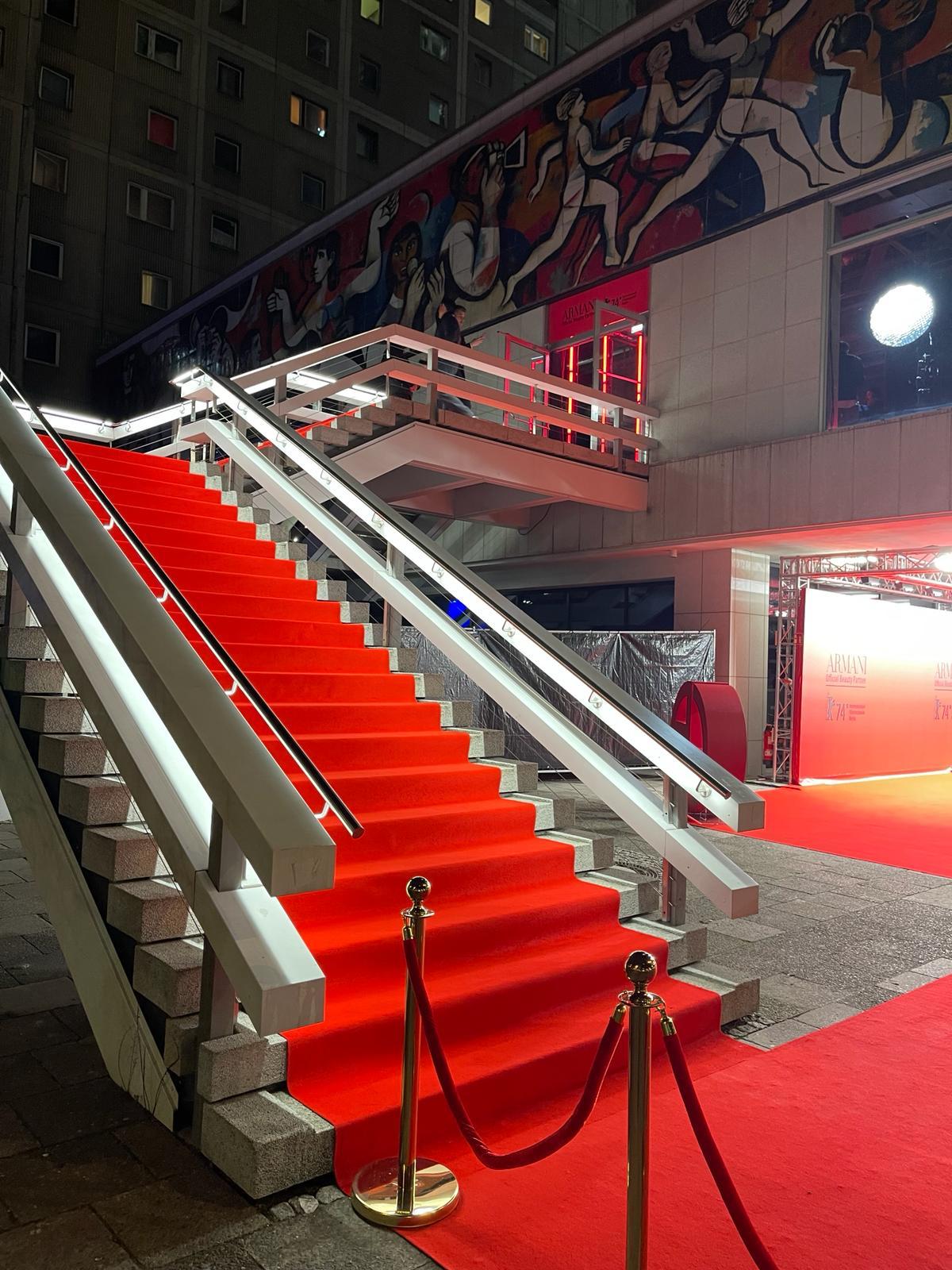 fischer mode rollt anlässlich der Berlinale den roten Teppich aus...